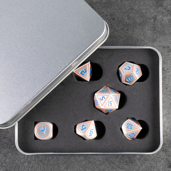 Metall Würfelbox für 7 RPG Würfel in silber